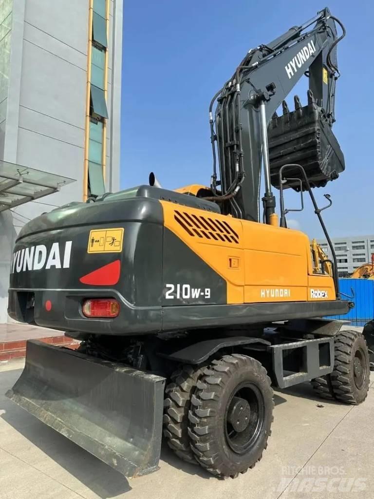 Hyundai R210W-9 Hjulgrävare