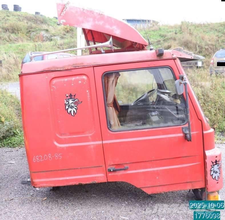 Scania P 82 M Hytter och interiör