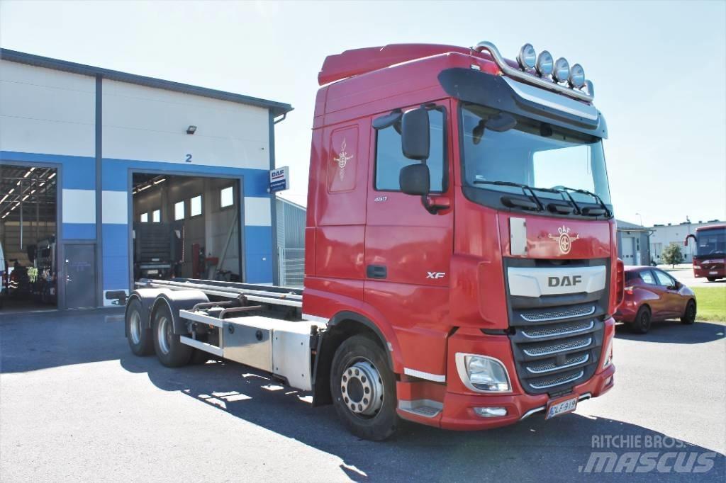 DAF XF 480 FAS 6x2 Växelflak-/Containerbilar