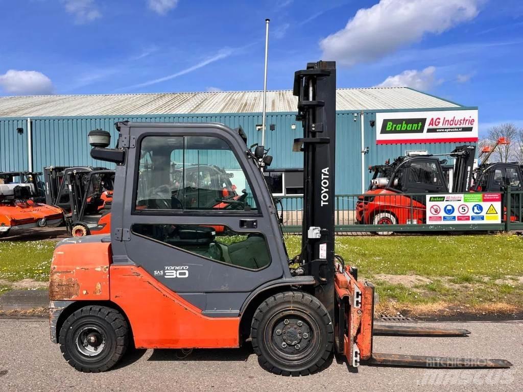 Toyota 52-8FDF30 Dieselmotviktstruckar