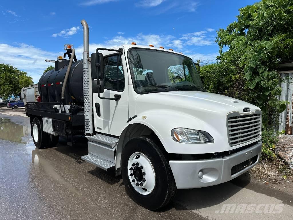 Freightliner M2 Slamsugningsbil