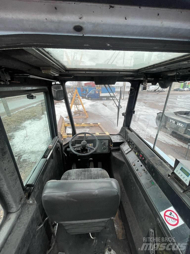 Sisu TRX181 Terminaltraktorer