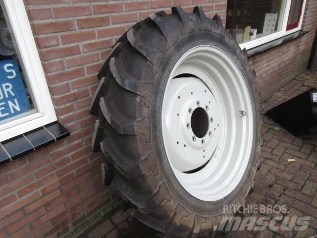 Michelin 13.6/38 Däck, hjul och fälgar