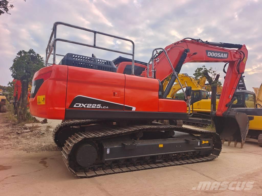 Doosan DX 225 LC-9C Bandgrävare