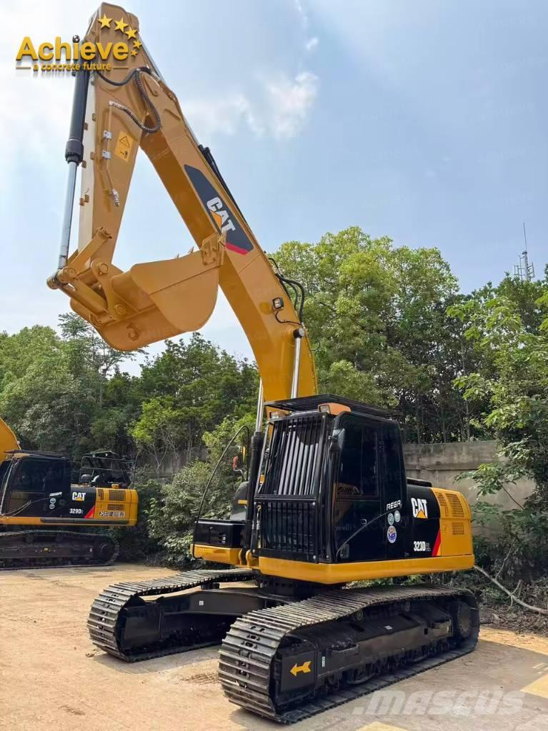 CAT 323D2L Bandgrävare