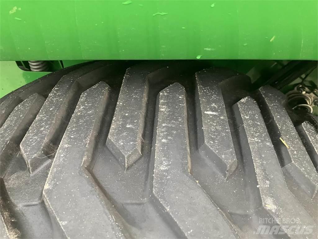 John Deere V461R Rundbalspressar