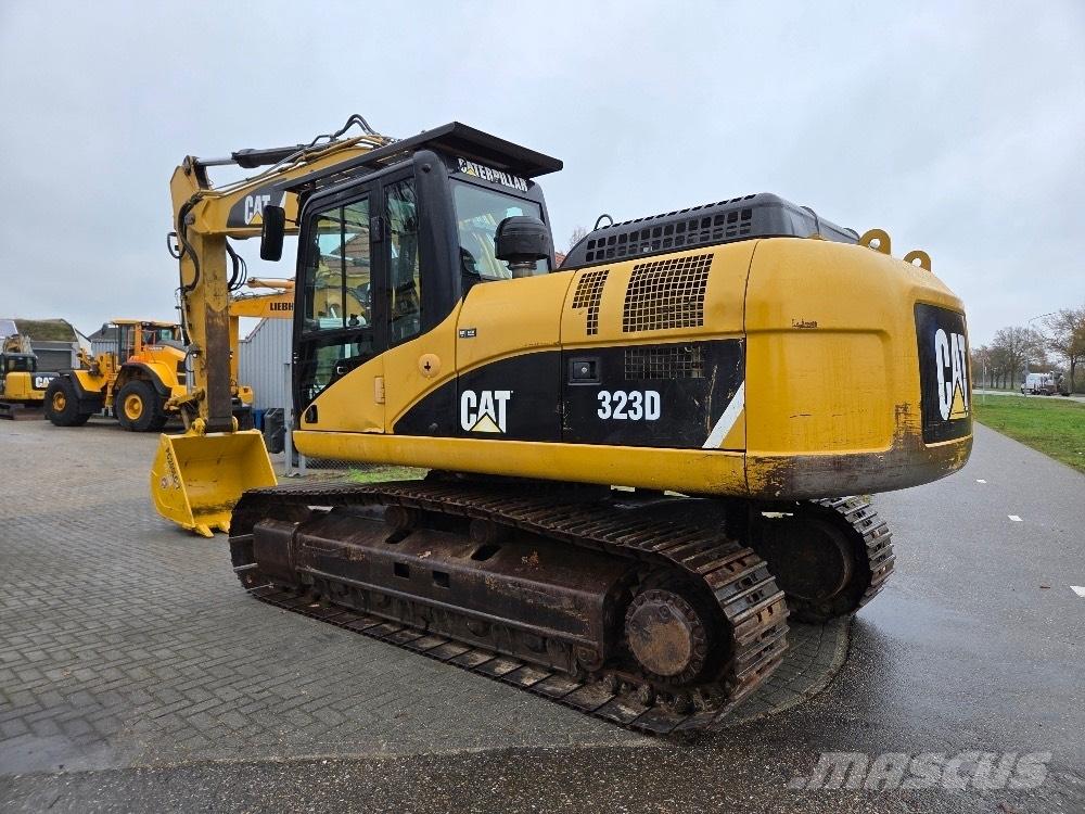 CAT 323DL Bandgrävare