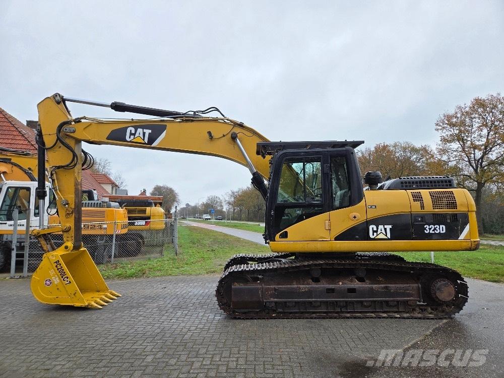 CAT 323DL Bandgrävare