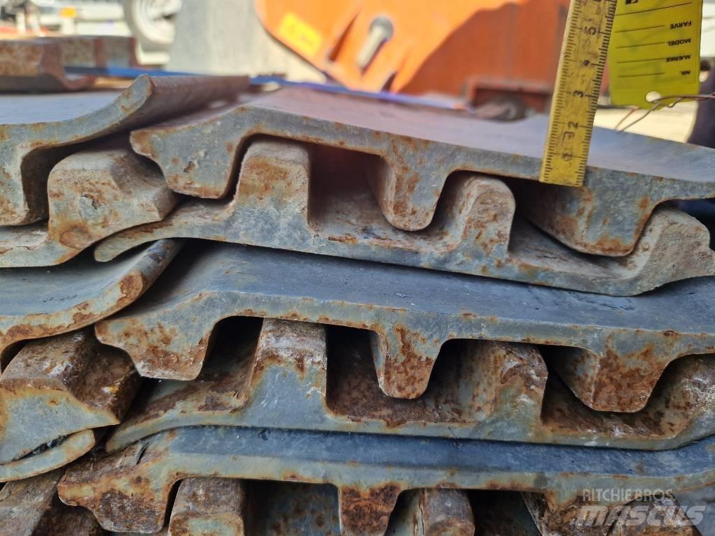Volvo EC 200 Band, kedjor och underreden