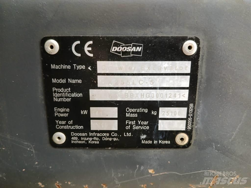 Doosan DX 255 LC Bandgrävare