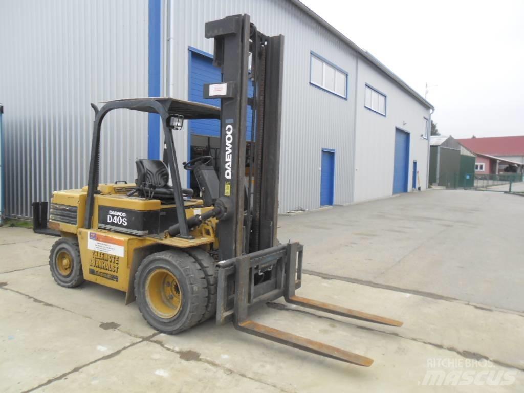 Daewoo Doosan D 40S Dieselmotviktstruckar