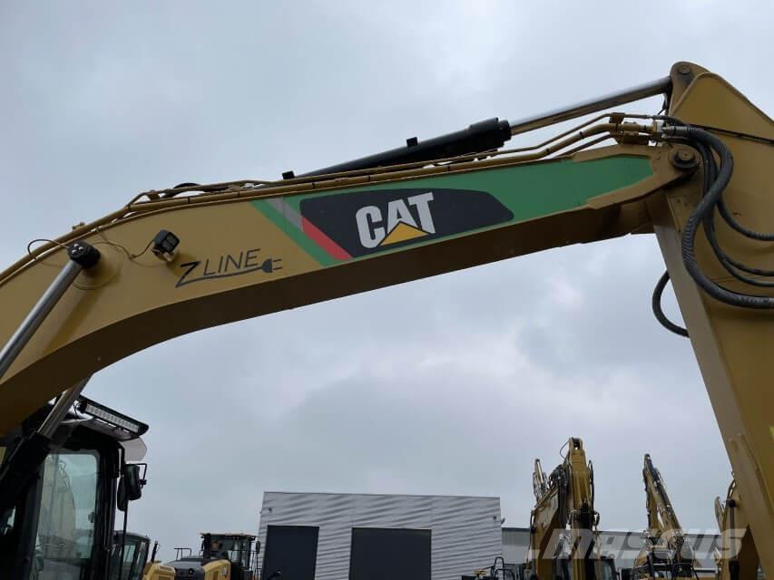 CAT 323F Z-Line Bandgrävare