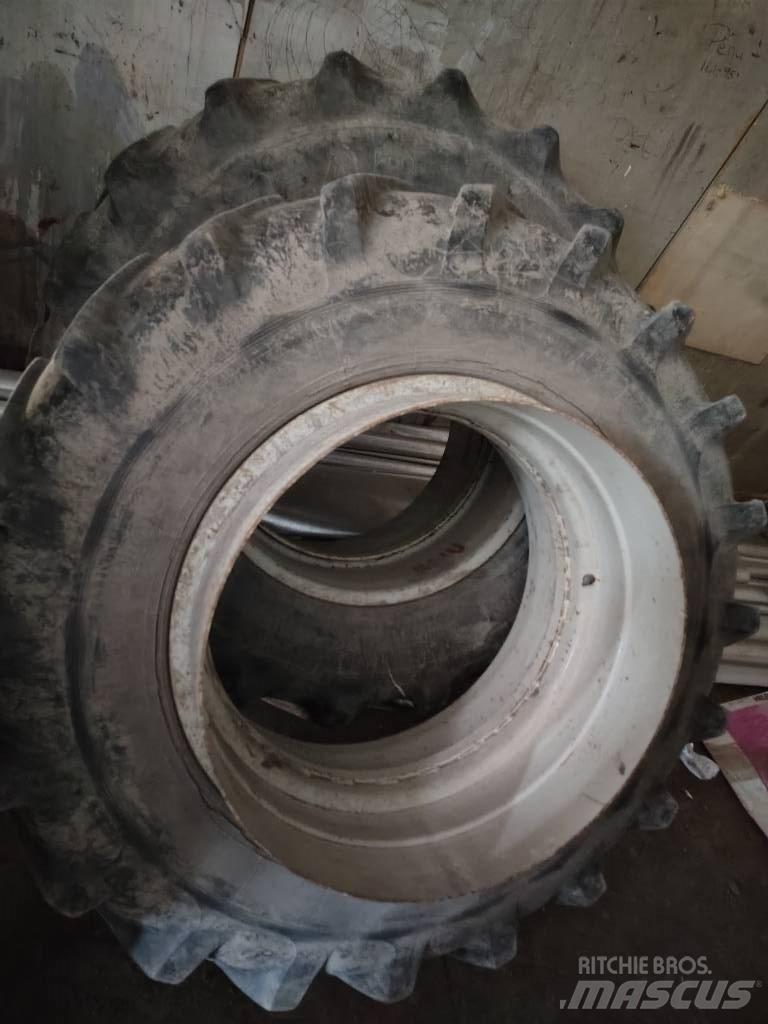 Raju 18.4R38 Däck, hjul och fälgar