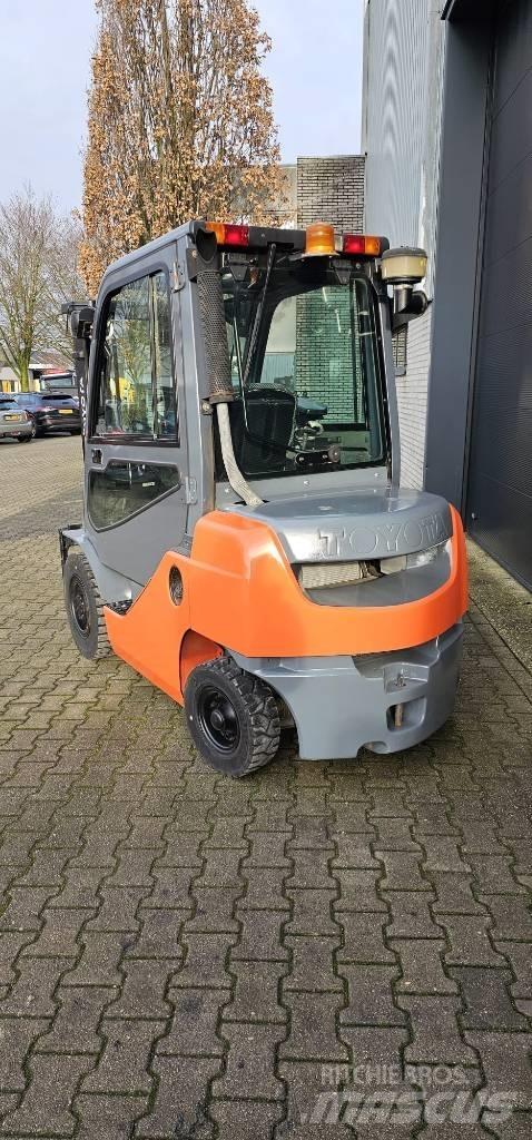 Toyota 02-8FDF25 Gasolmotviktstruckar