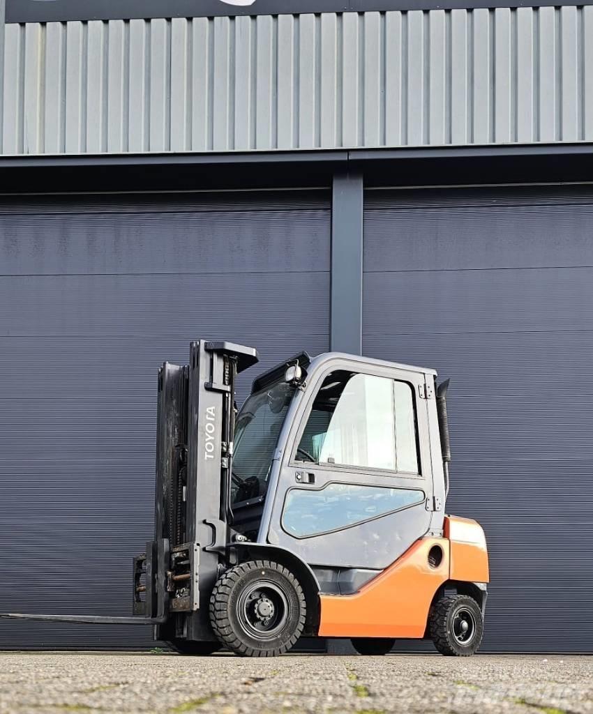Toyota 02-8FDF25 Gasolmotviktstruckar