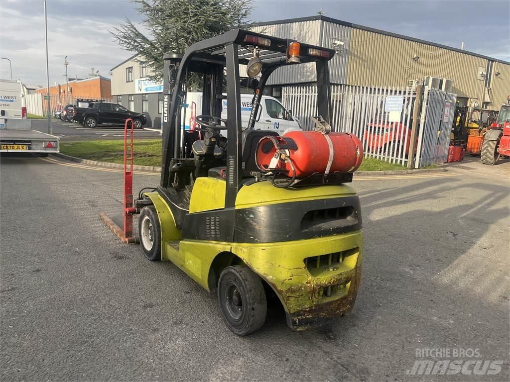 Clark C25G Gasolmotviktstruckar