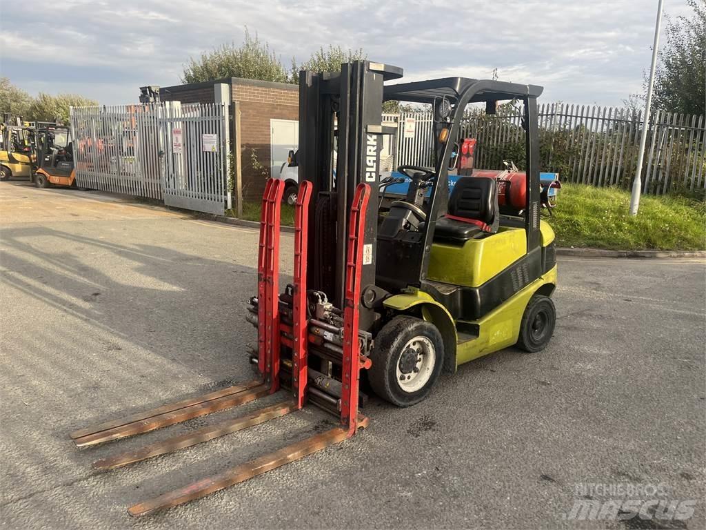 Clark C25G Gasolmotviktstruckar