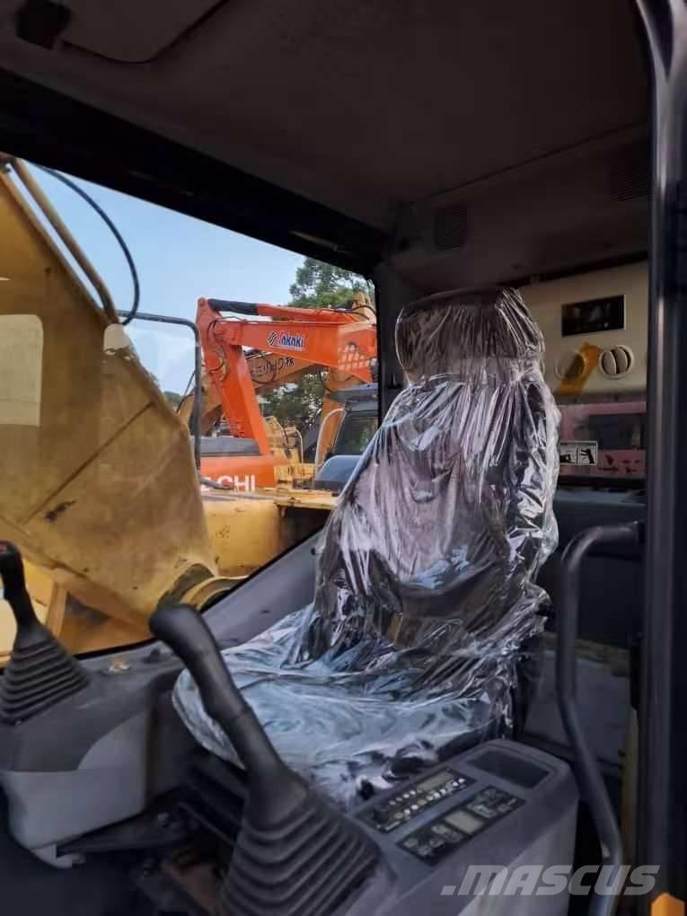 Komatsu PC 200-7 Bandgrävare