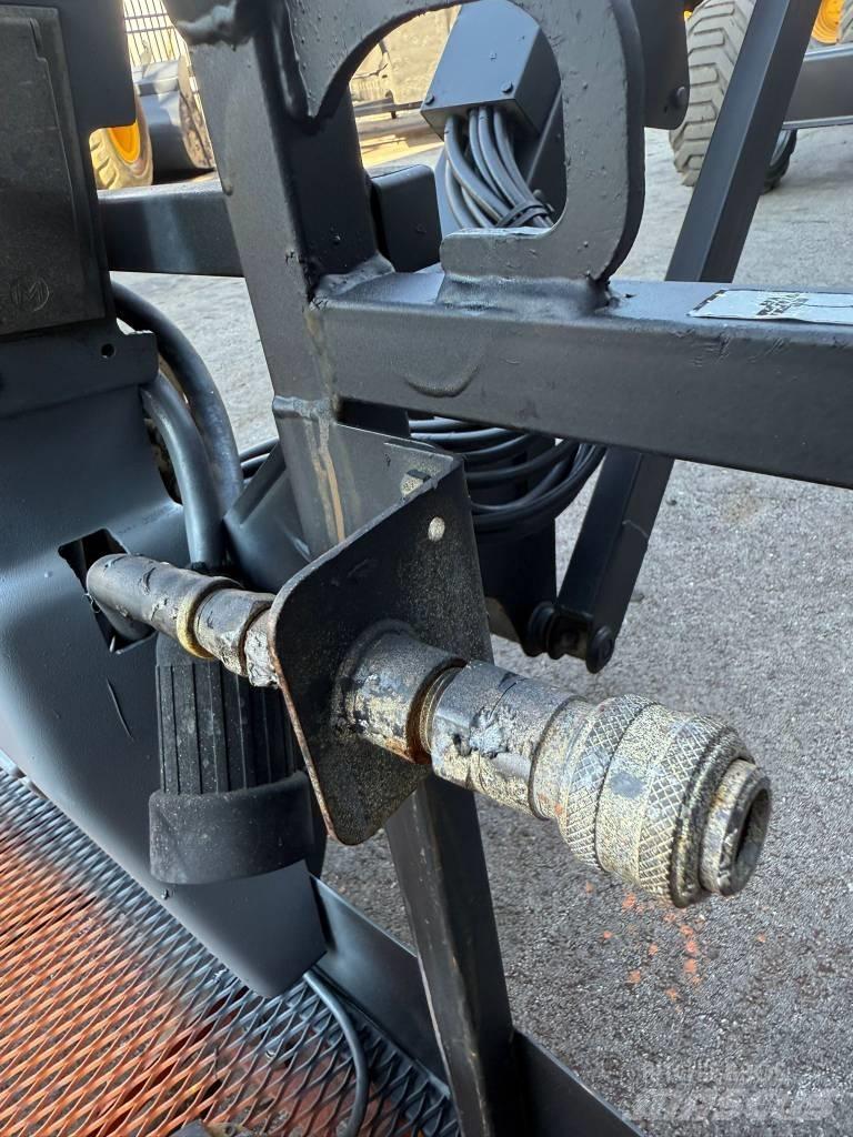JLG 600 AJ Bomliftar