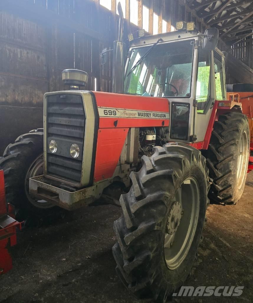 Massey Ferguson 699 Traktorer