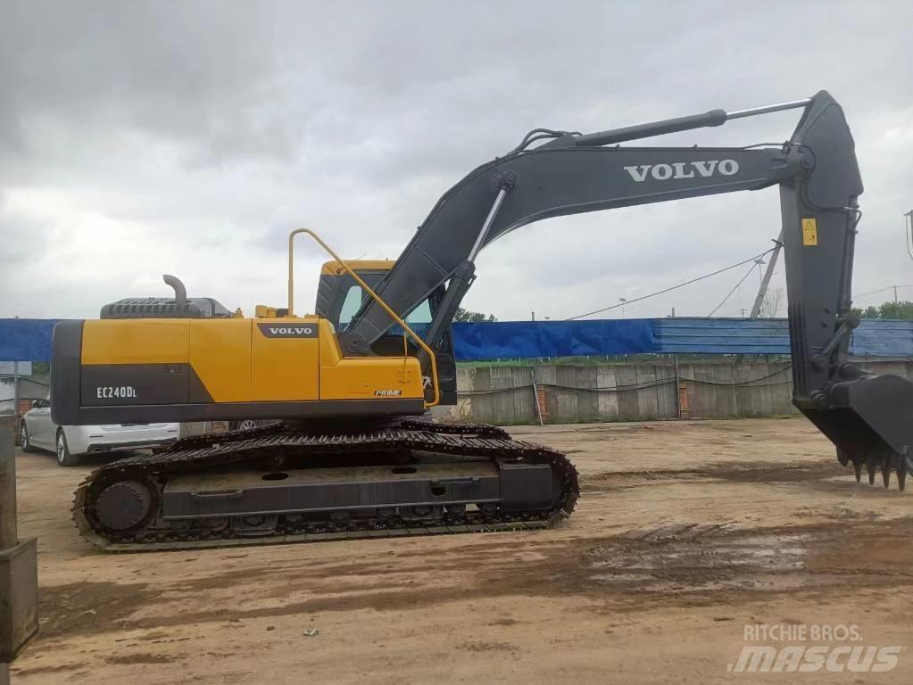 Volvo EC 240 DL Bandgrävare