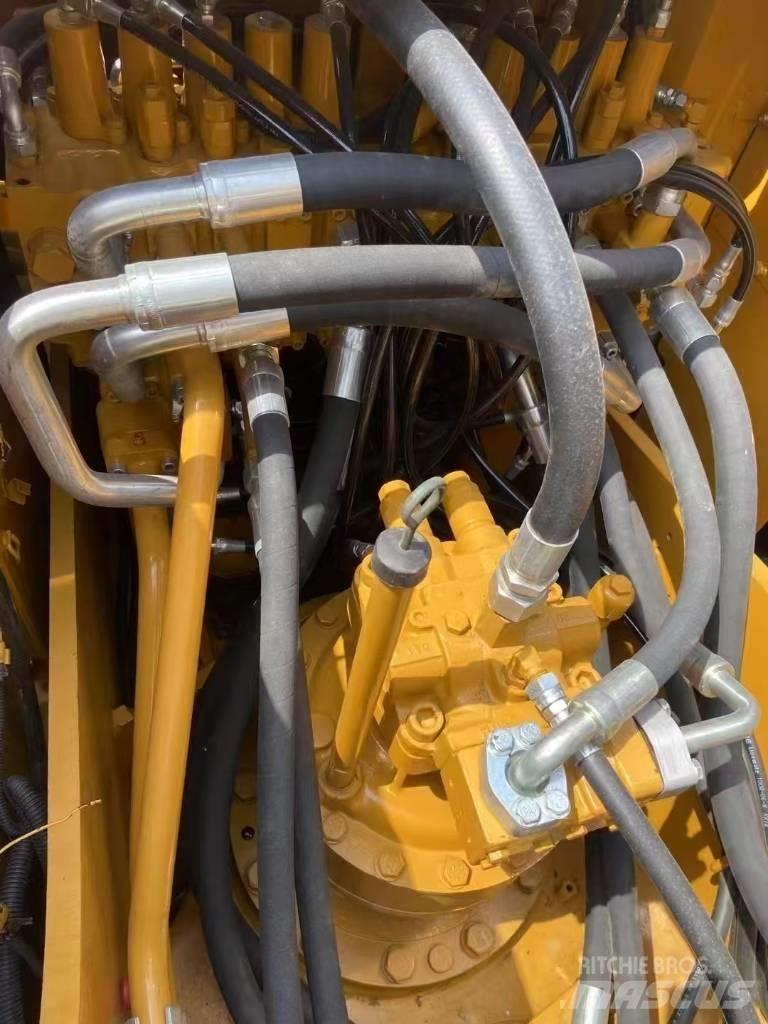 CAT 320D2 Bandgrävare