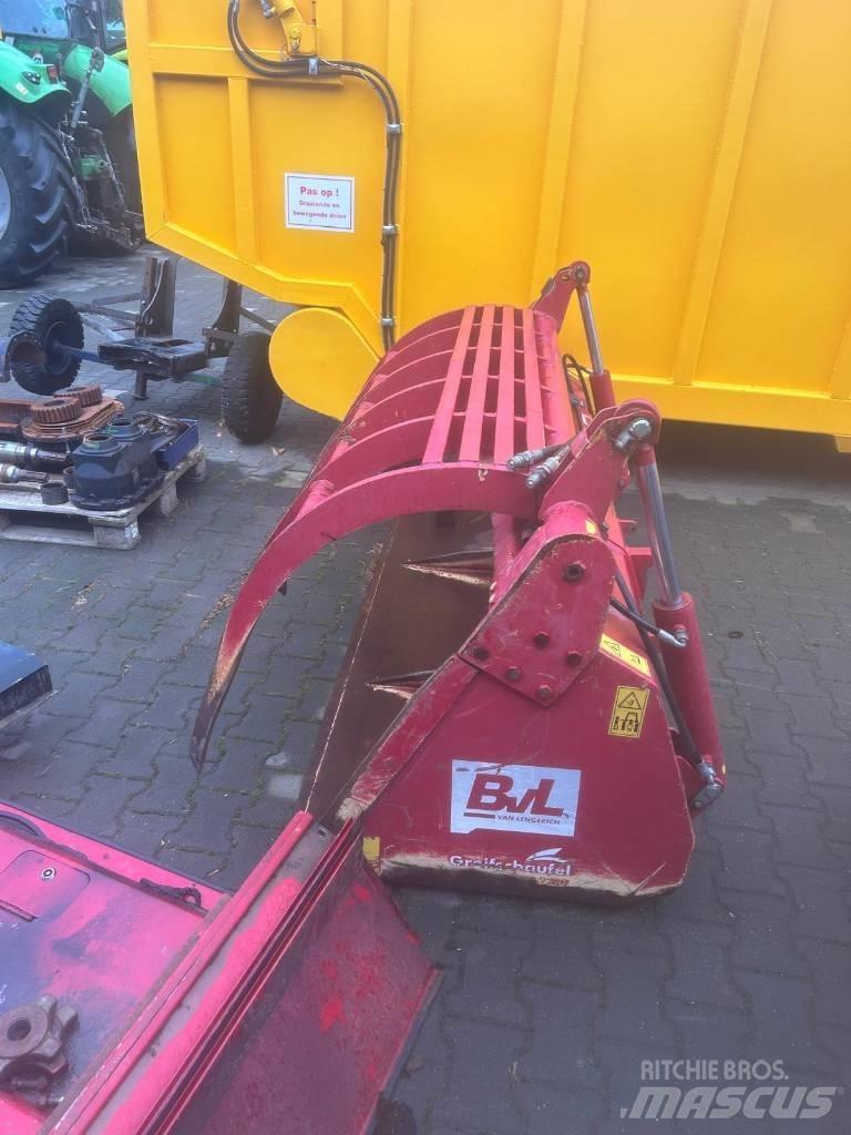 CLAAS Arion 520 CIS Traktorer