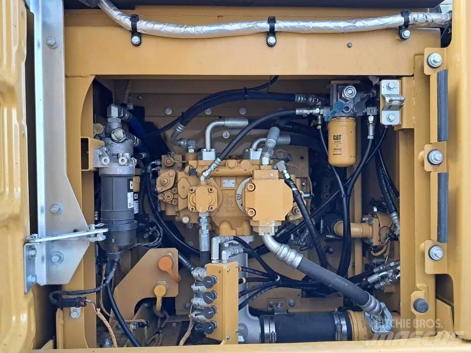 CAT 323 F L Bandgrävare