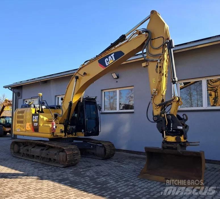 CAT 323 F L Bandgrävare