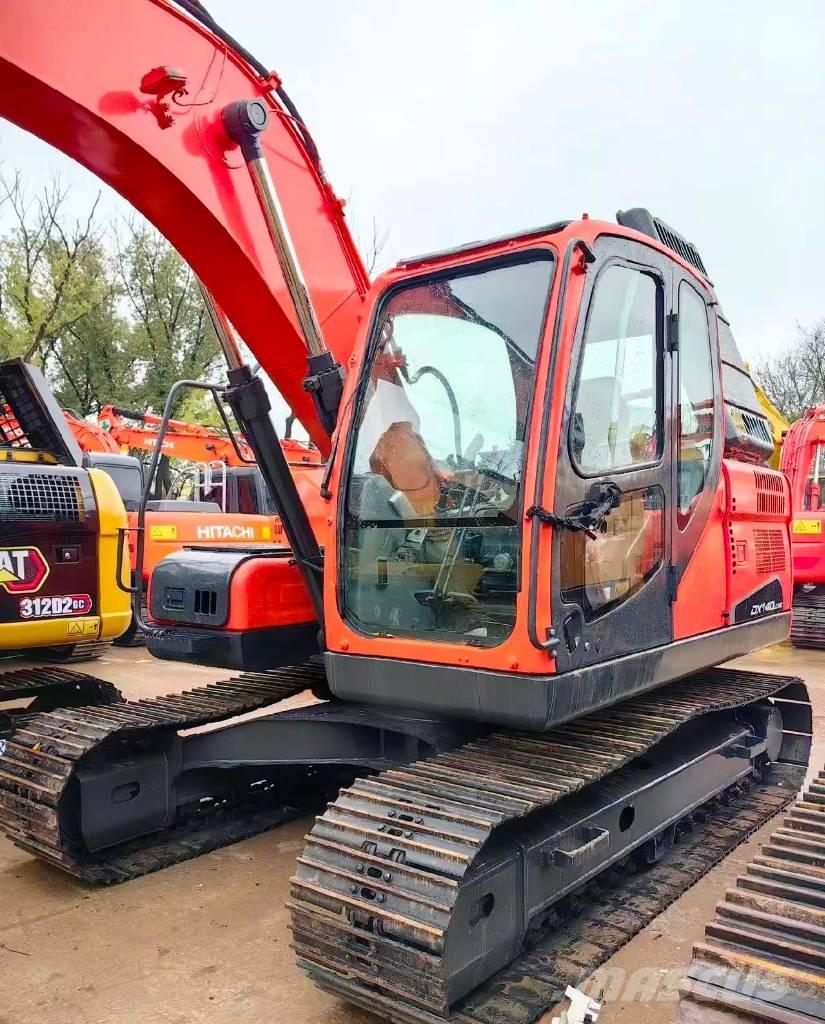 Doosan DX 140 Bandgrävare