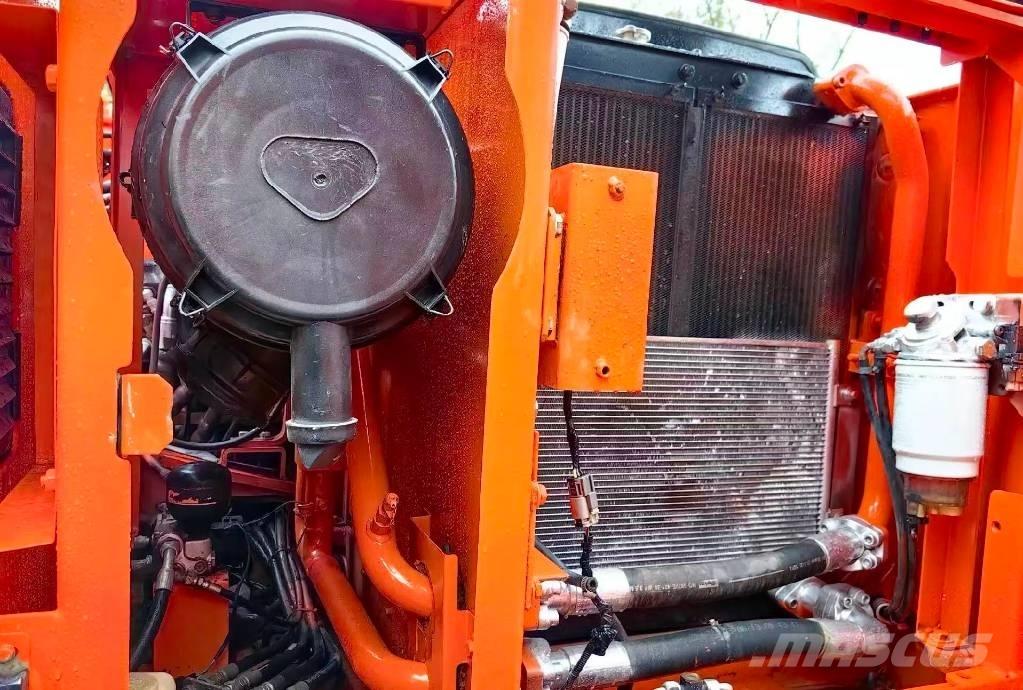 Doosan DX 140 Bandgrävare