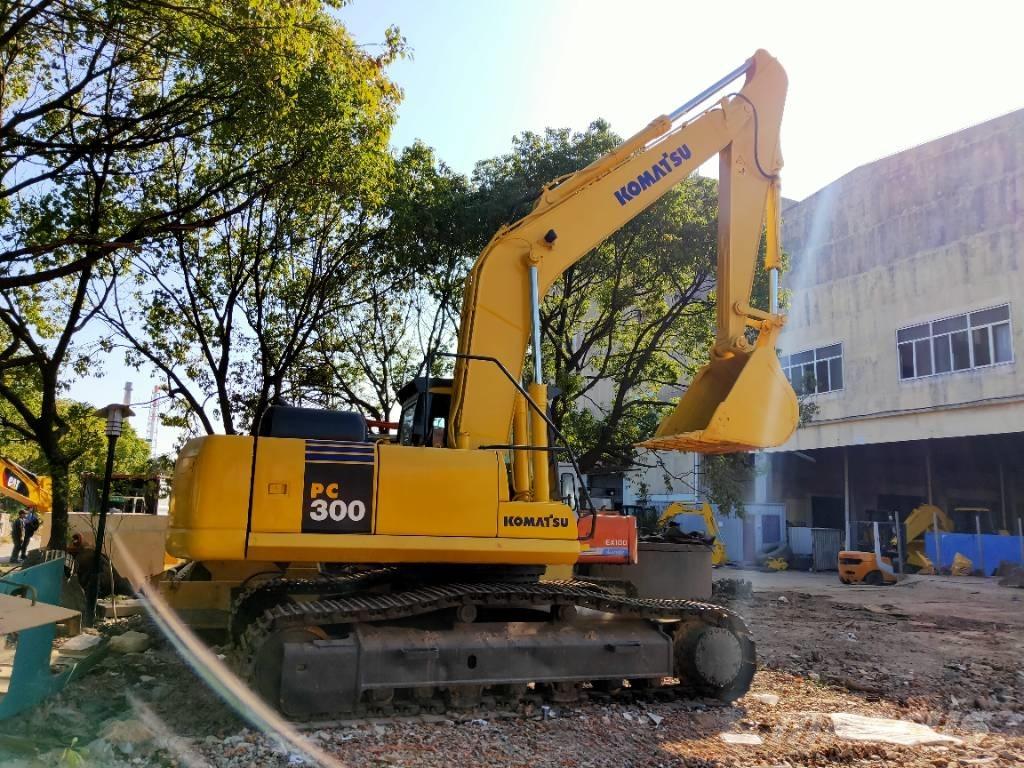 Komatsu PC300-7 Bandgrävare