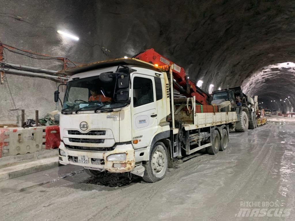 Nissan CWB5ELPHNQ Skåpbilar