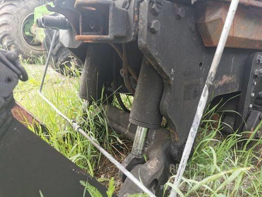 Valtra T 151 WOM Bommar och stickor