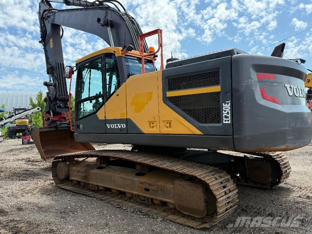 Volvo EC 250 E Bandgrävare