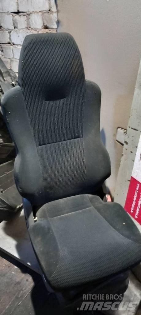 MAN TGX.    81623076414 Hytter och interiör