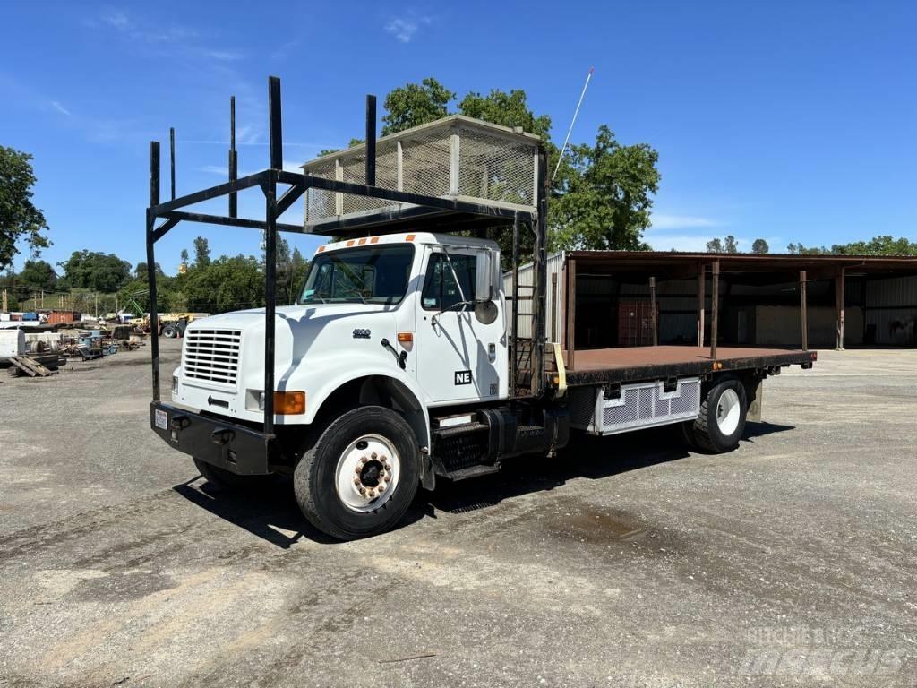 International 4900 Flakbilar