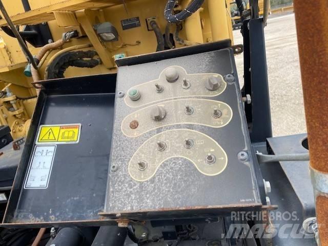 CAT AP1055E Asfaltsläggningsmaskiner