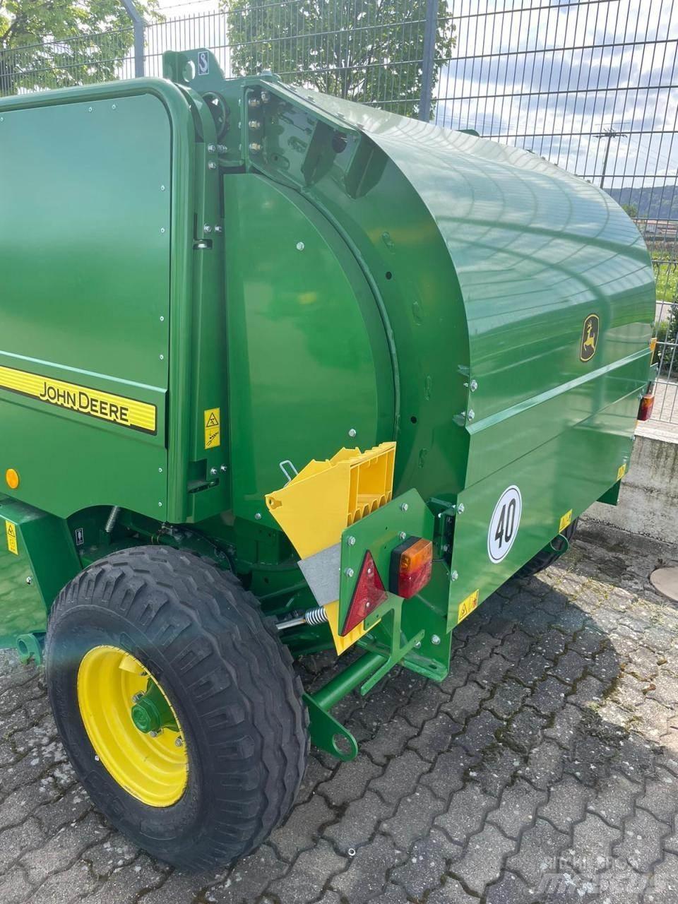 John Deere F440E Rundbalspressar