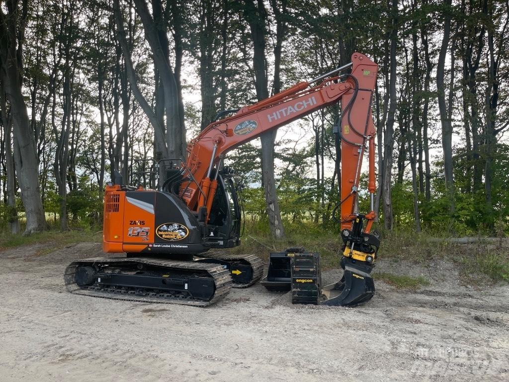 Hitachi ZX 135 US-7 Bandgrävare