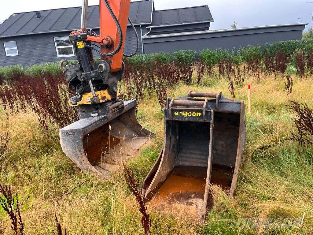 Hitachi ZX 135 US-7 Bandgrävare