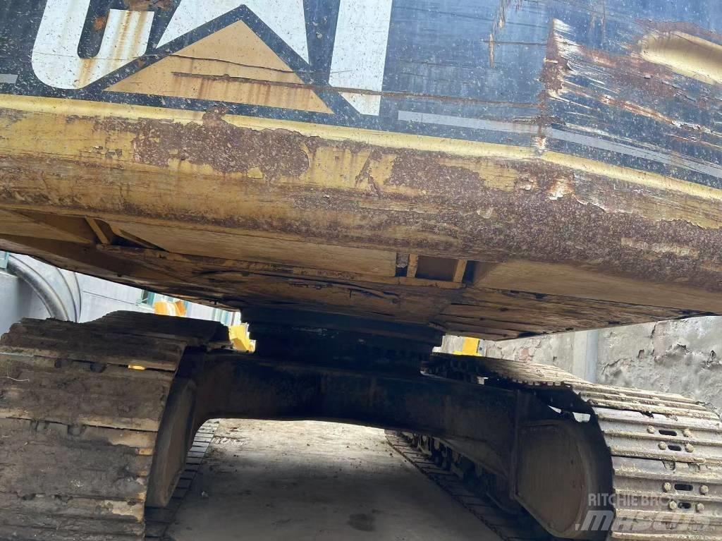CAT 330 B L Bandgrävare