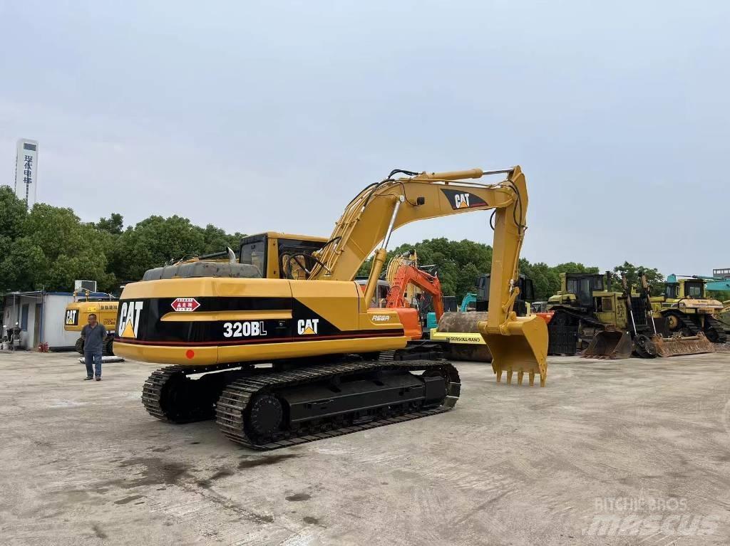 CAT 320 B L Bandgrävare