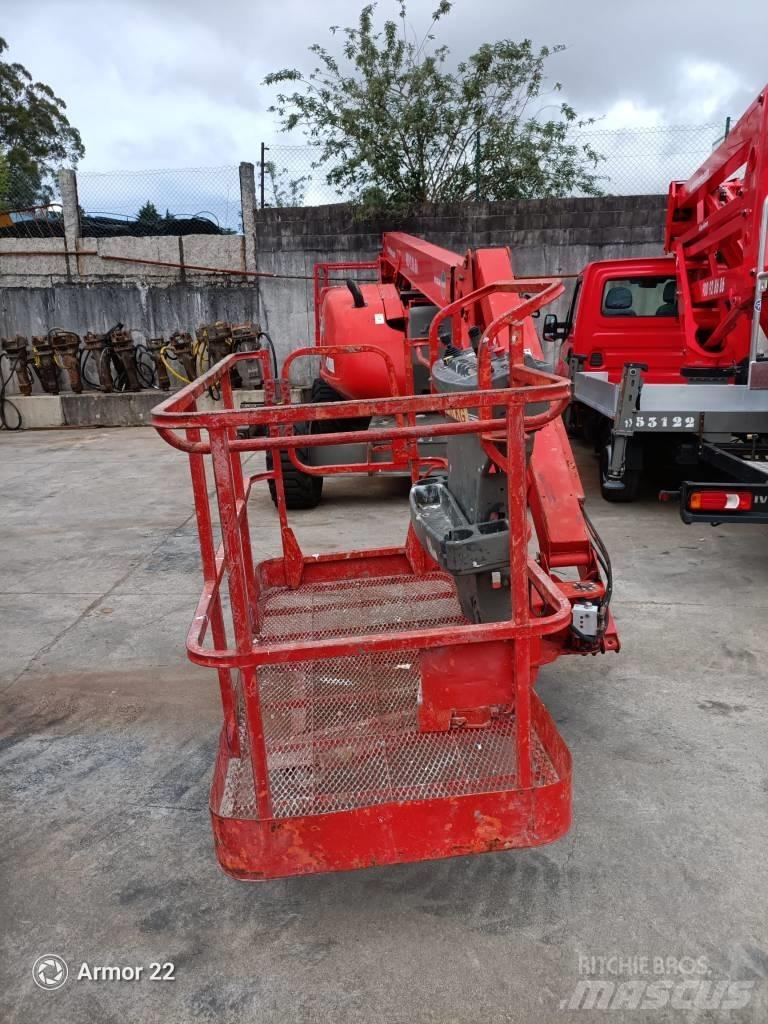 JLG 600 AJ Bomliftar