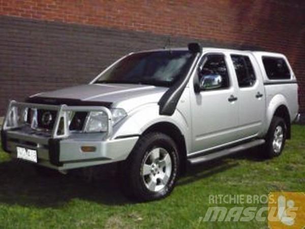 Nissan NAVARA ST-X Lätta skåpbilar