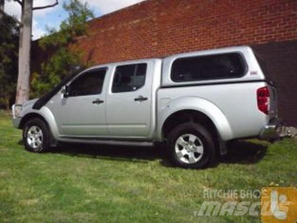 Nissan NAVARA ST-X Lätta skåpbilar