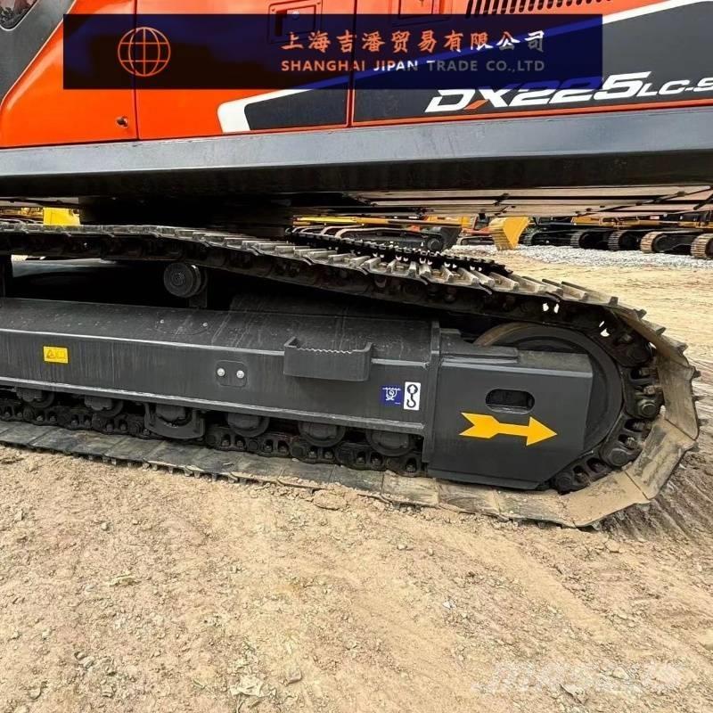 Doosan DX 225 Bandgrävare