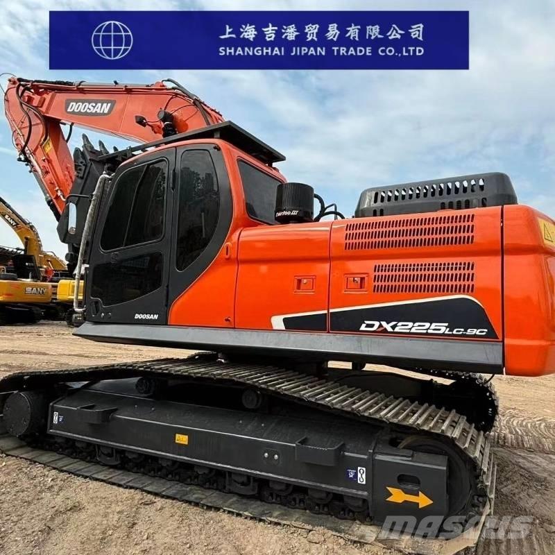 Doosan DX 225 Bandgrävare