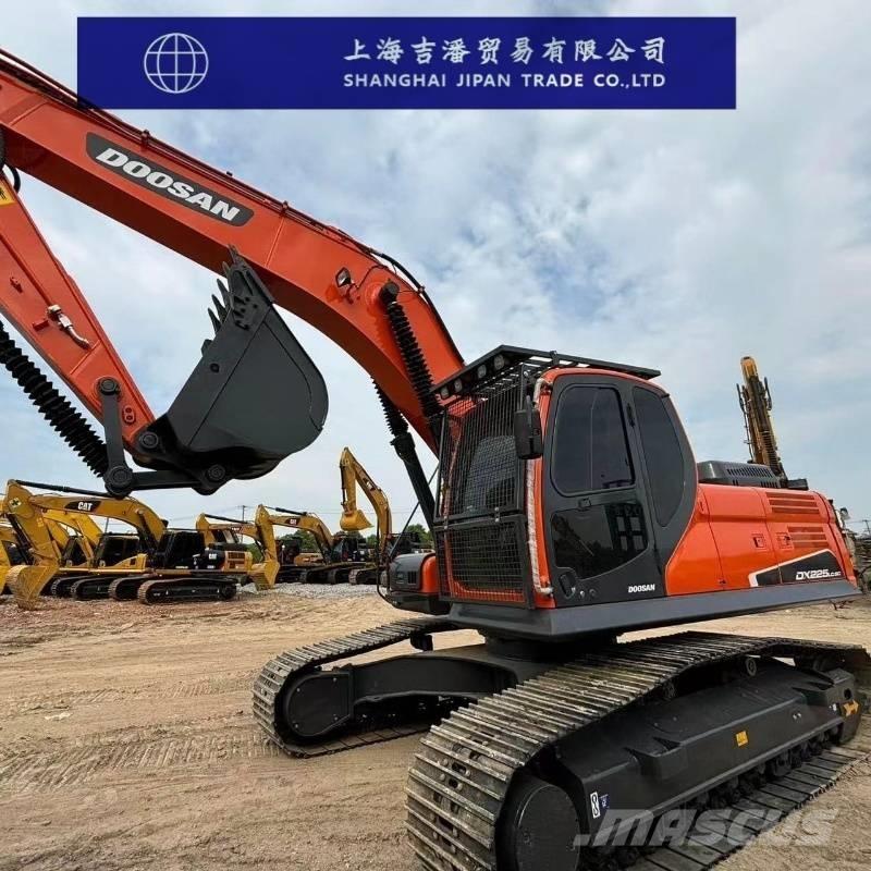 Doosan DX 225 Bandgrävare