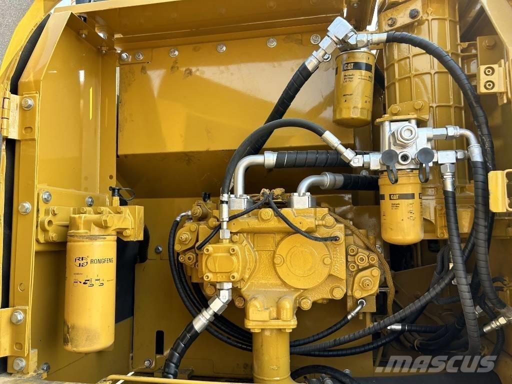 CAT 320 D L Bandgrävare